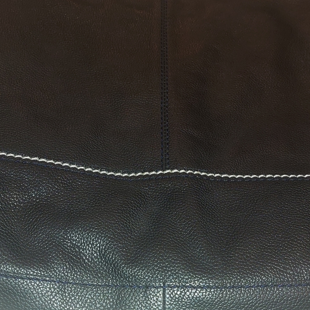 BORN Black Shoulder Bag - Picture 4 of 4